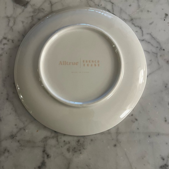 Alltrue French toast set of four dessert/appetizer plates. Like new. 6 1/2 inch - Picture 2 of 2